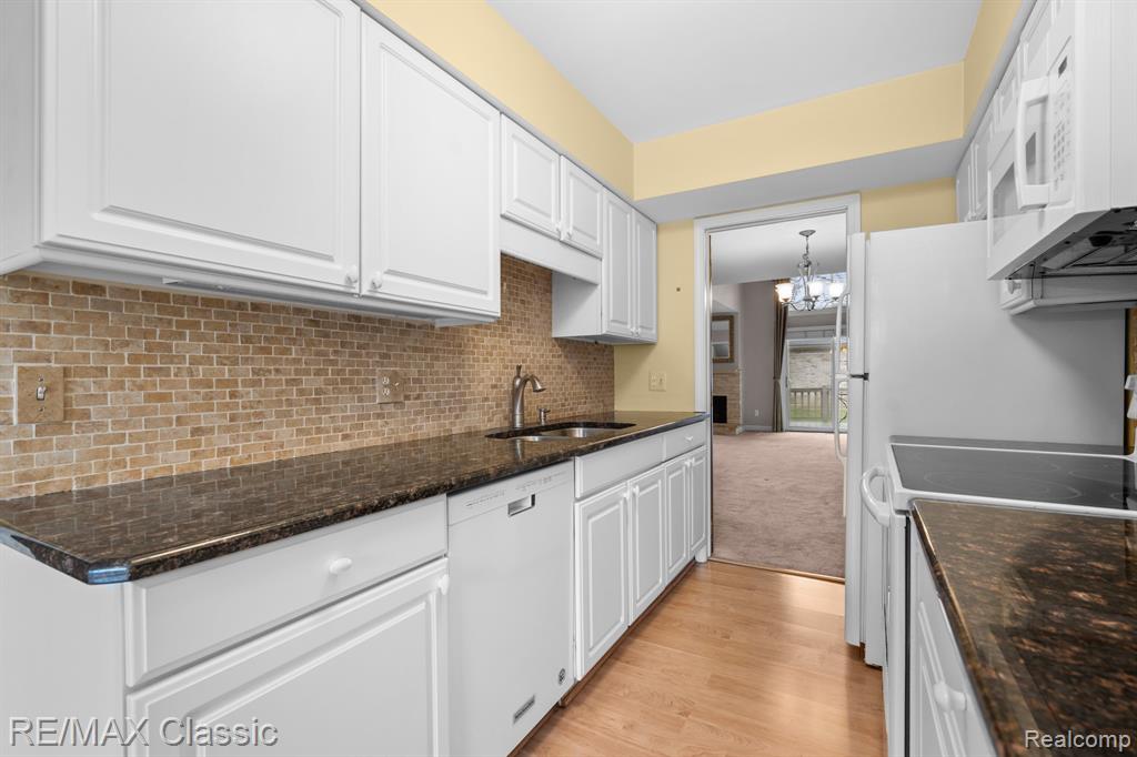 23127 Farmington Road, Farmington, MI 48336 — Photo 21