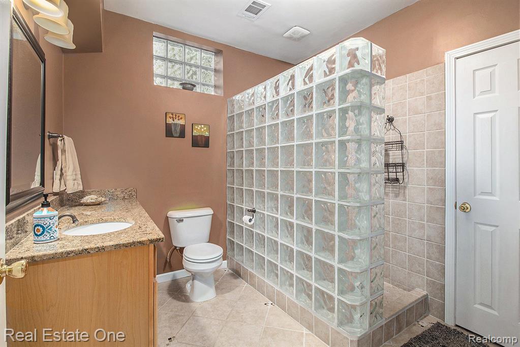 9832 Kingston Ridge, Clarkston, MI 48348 — Photo 40