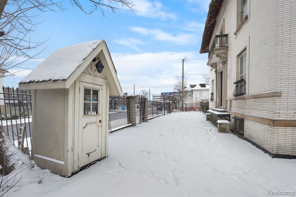 649 VAN DYKE Street, Detroit, MI 48214 — Photo 14