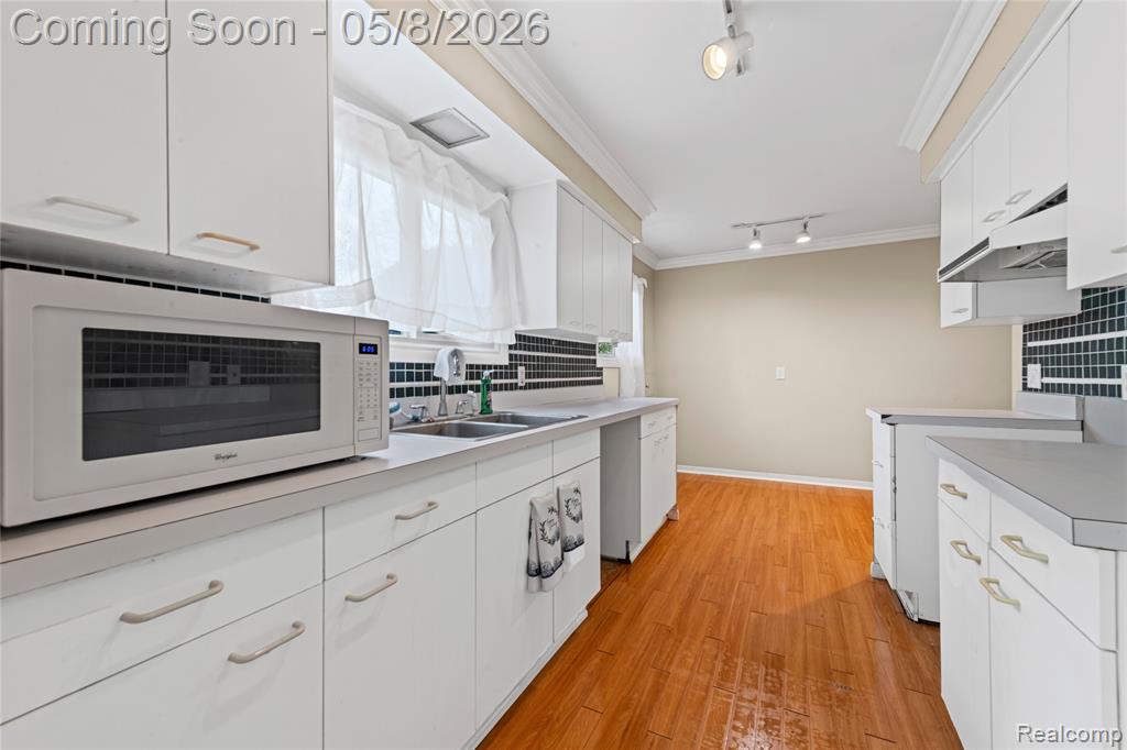 7396 Cornwall Court, West Bloomfield, MI — Photo 12
