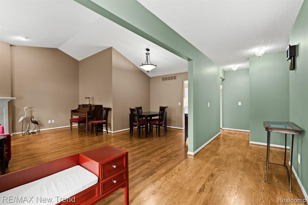 35163 KNOLLWOOD Lane, Farmington Hills, MI 48335 — Photo 8