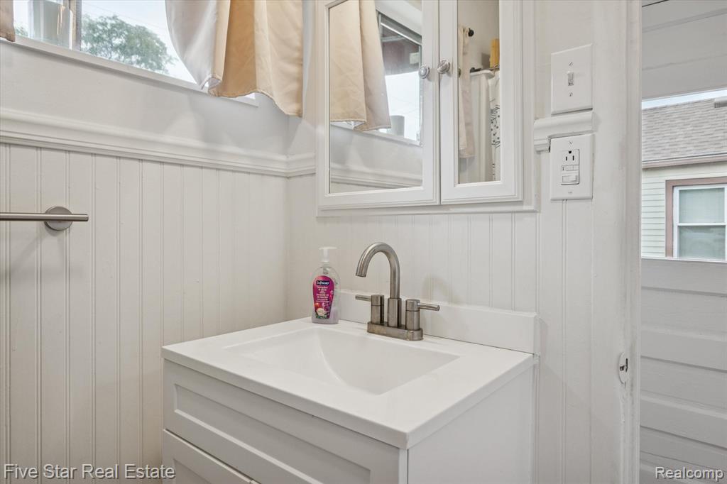 9548 Roundlake Boulevard NE, White Lake, MI — Photo 26