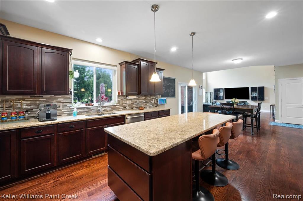915 Harris Drive, Troy, MI 48083 — Photo 11