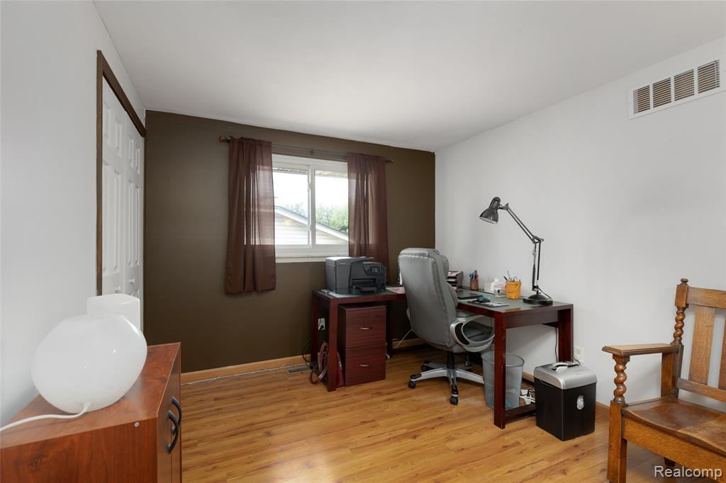 44080 Harsdale Drive, Canton, MI 48187 — Photo 25