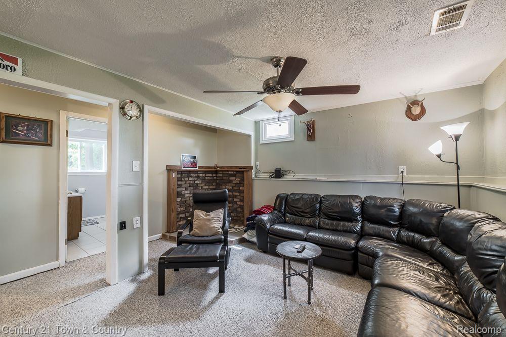 8119 FENTON Road, Grand Blanc, MI 48439 — Photo 19