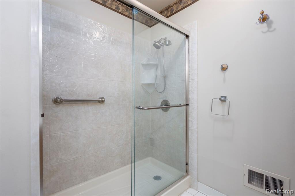 8707 Forest Court, Warren, MI 48093 — Photo 16