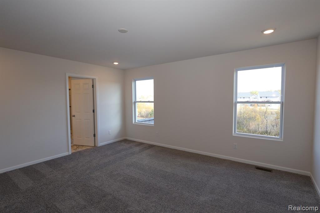 420 Hidden River W, Holly, MI 48442 — Photo 11
