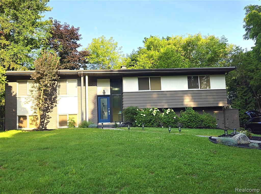 7120 Pebblecreek Road, West Bloomfield, MI — Photo 3