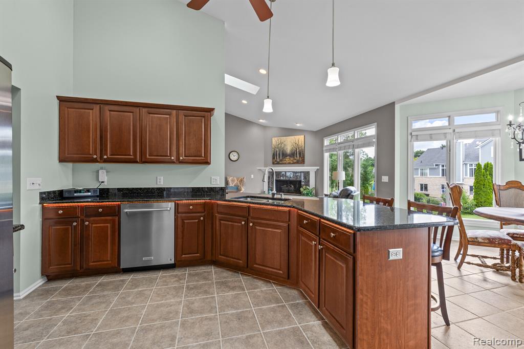 1131 Thorn Ridge Drive, Howell, MI 48843 — Photo 12