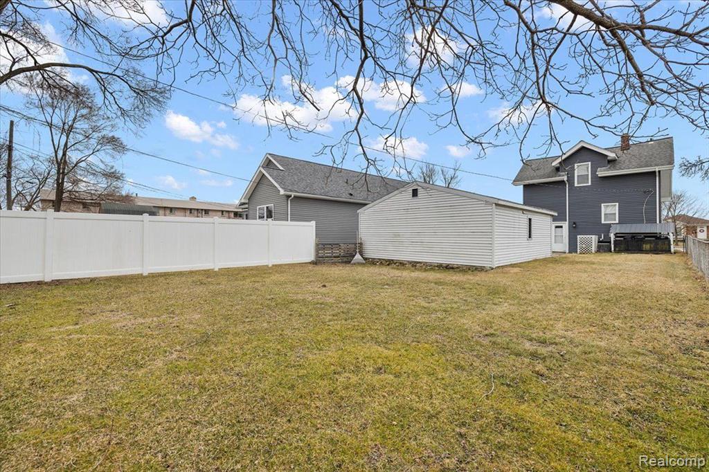 60 W Elmwood Avenue, Clawson, MI — Photo 9