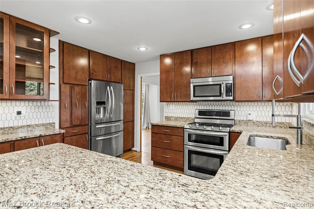 7011 Heather Heath, West Bloomfield, MI — Photo 23