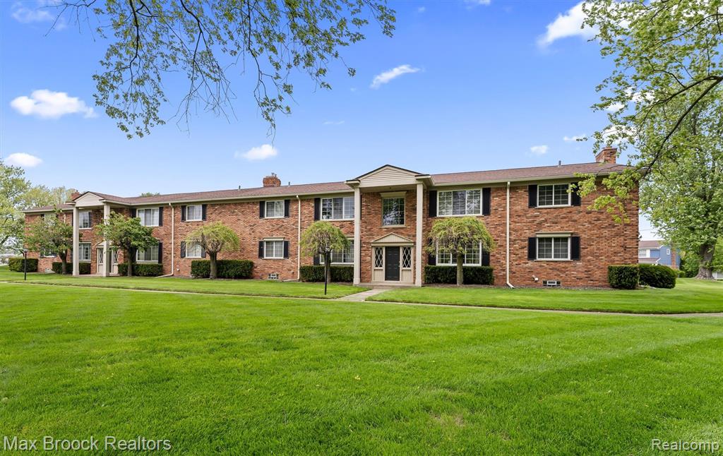 42266 Woodward Avenue, A 1, Bloomfield Hills, MI 48304 — front exterior
