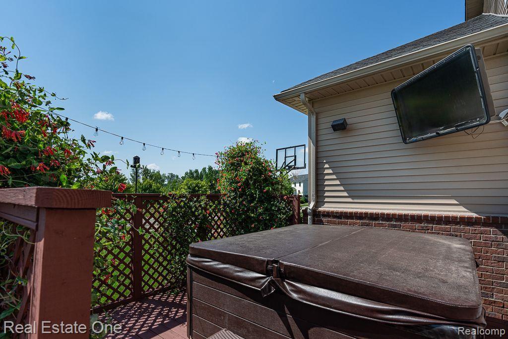 523 WYNSTONE Circle N, Oakland, MI — Photo 49