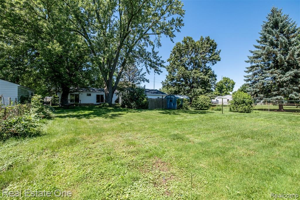 4217 Carmanwood Drive, Flint, MI 48507 — Photo 41