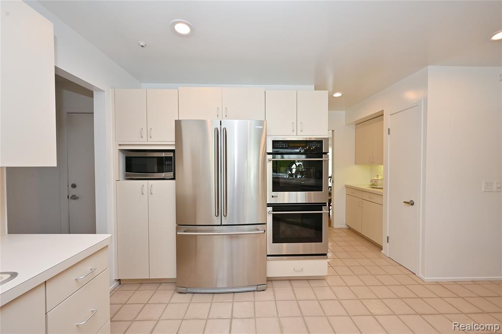 6020 Orchard Ridge Court, West Bloomfield, MI — Photo 12