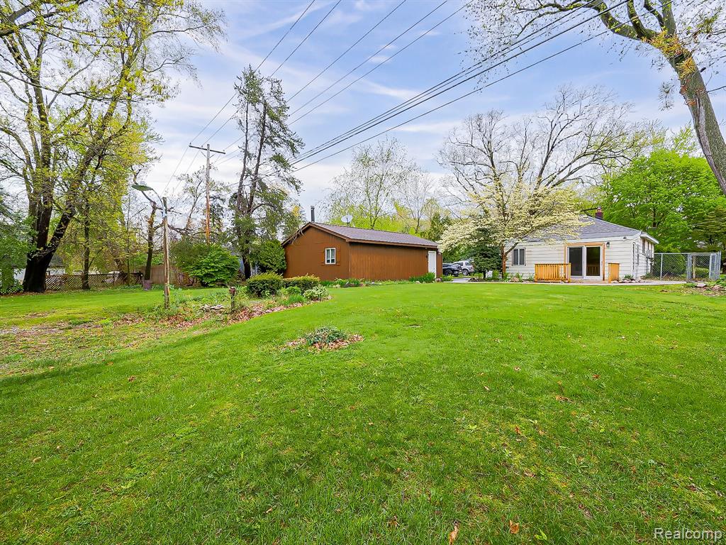 538 UNION LAKE Road, White Lake, MI — Photo 35