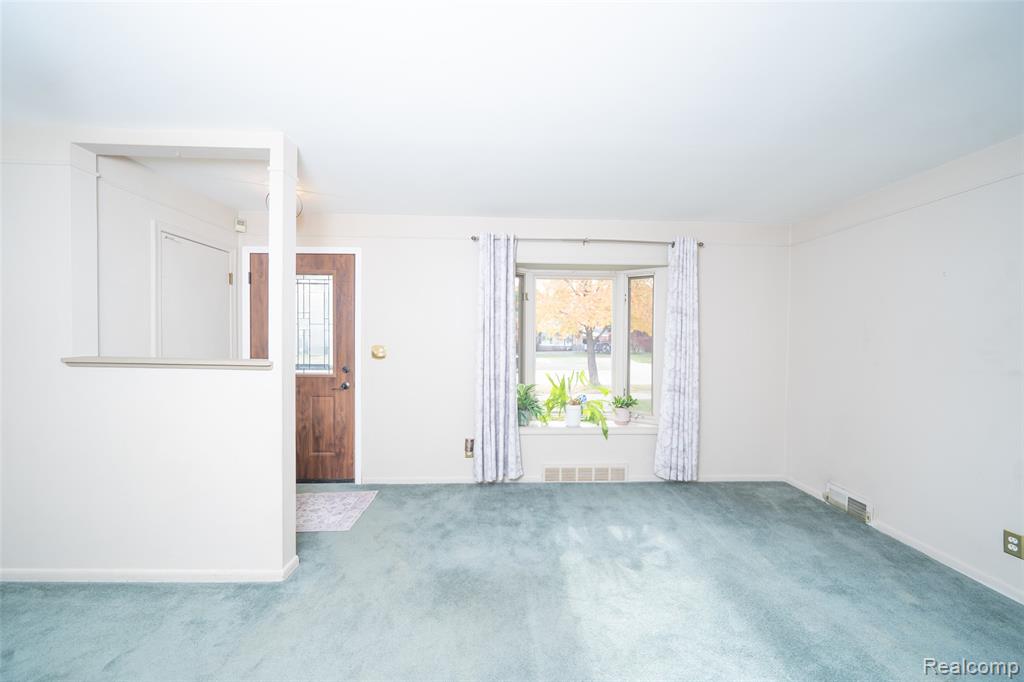 5247 Lyons Circle S, Warren, MI 48092 — Photo 15