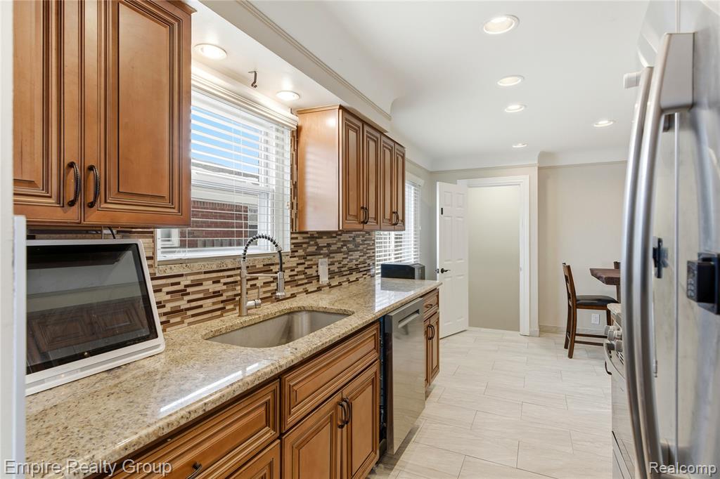 6545 Robindale Avenue, Dearborn Heights, MI 48127 — Photo 8