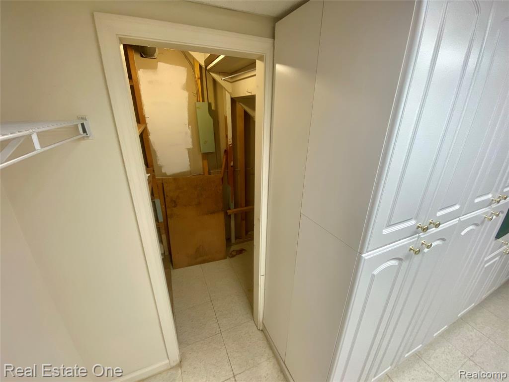 8262 Roselawn Street, Westland, MI — Photo 41