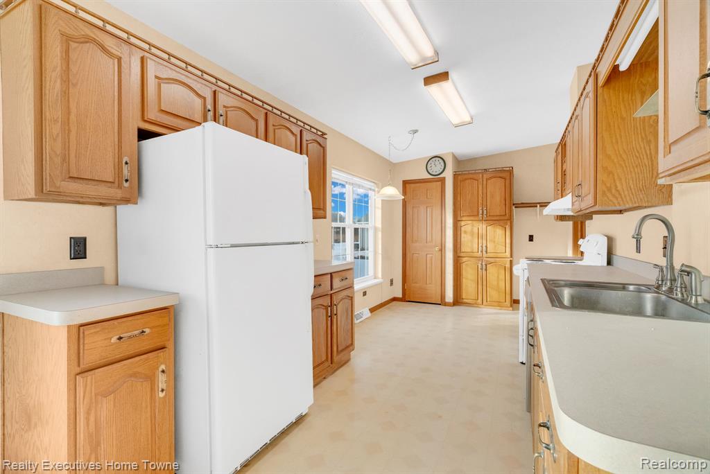 3211 Keewahdin #124, Fort Gratiot, MI 48059 — Photo 10