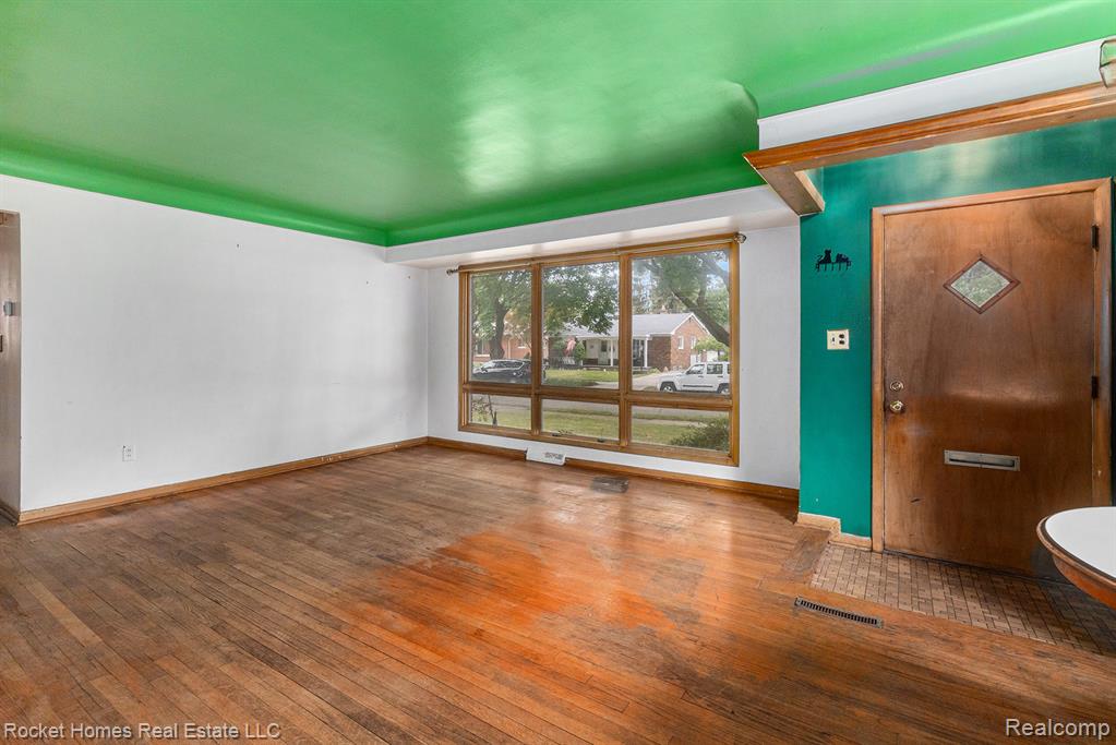 915 Englewood Avenue, Royal Oak, MI 48073 — Photo 6
