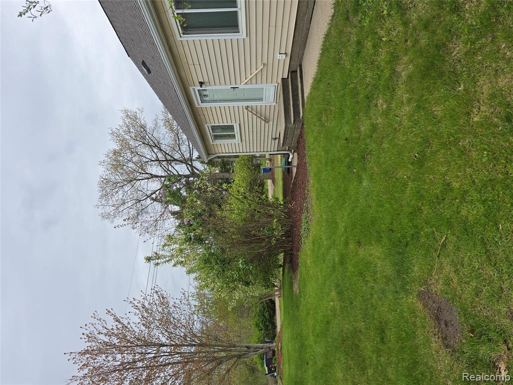 9114 Pontiac Lake Road, White Lake, MI — Photo 30