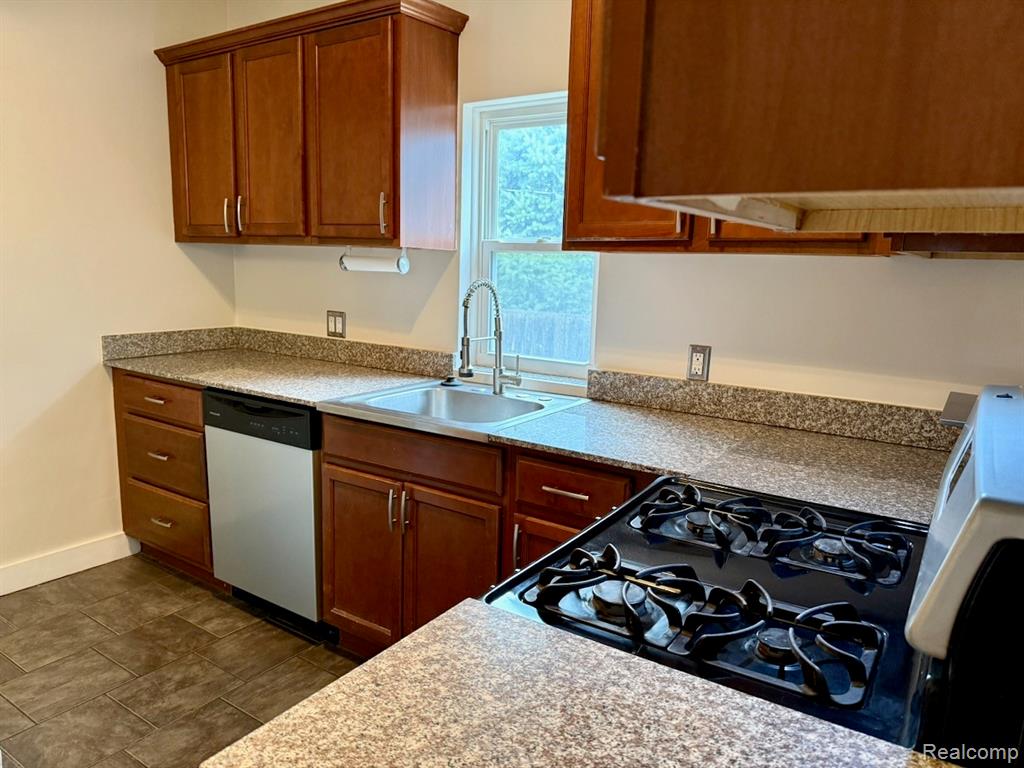 520 W Saratoga Street, Ferndale, MI 48220 — Photo 14
