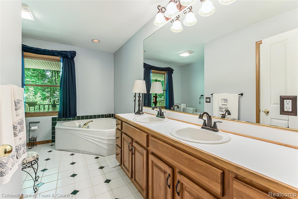 11527 McGregor Road, Pinckney, MI 48169 — Photo 13