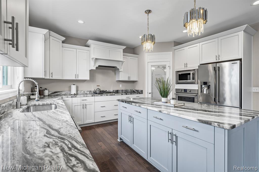 55038 TIMBERS EDGE Drive, Shelby Twp, MI 48316 — Photo 8