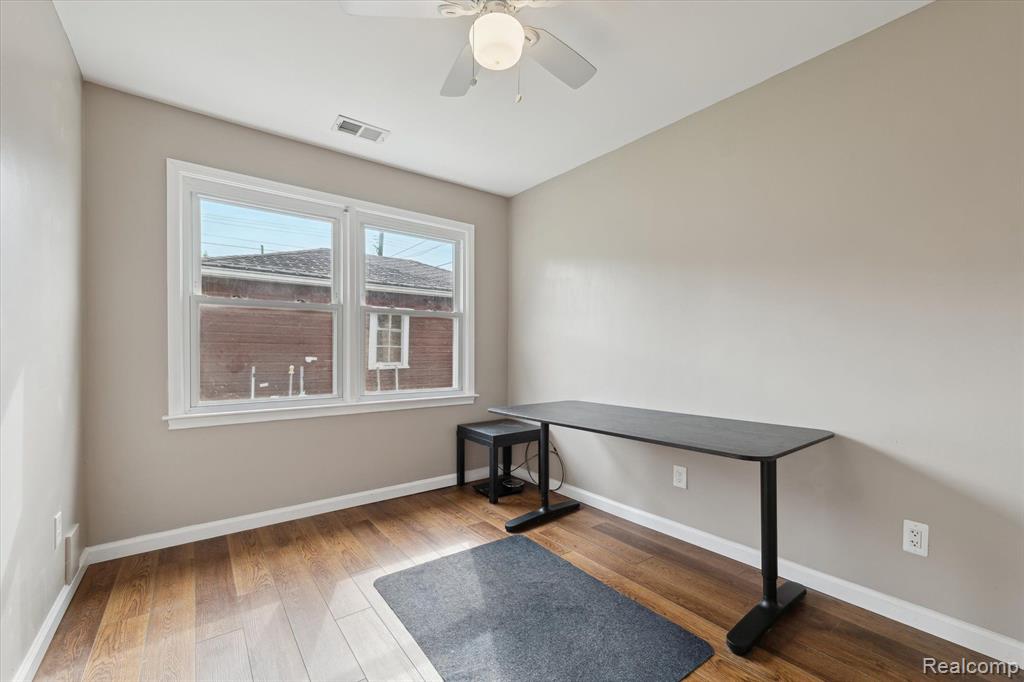 4302 MANDALAY Avenue, Royal Oak, MI 48073 — Photo 17