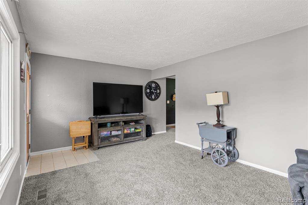 5236 Old Franklin Road, Grand Blanc, MI 48439 — Photo 8