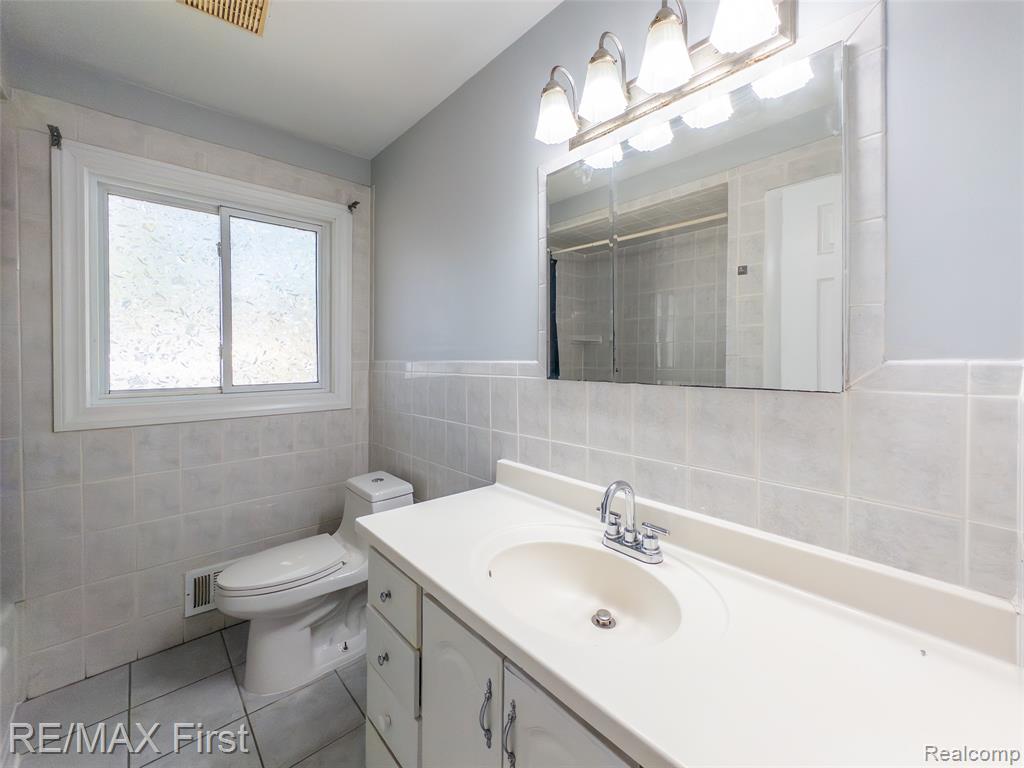 7257 State Park, Center Line, MI 48015 — Photo 23