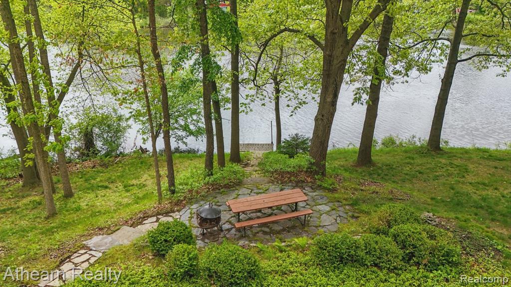 8373 Riverwalk Drive, Fenton, MI 48430 — Photo 23