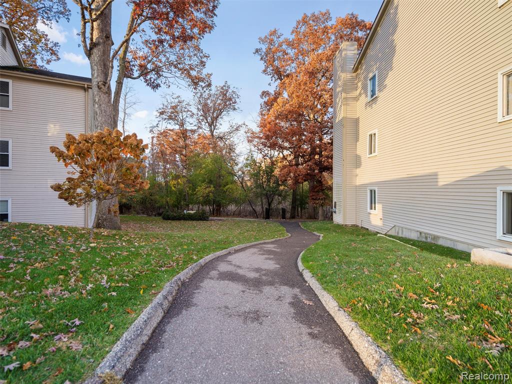 4970 Oak Hill Drive, Waterford, MI 48329 — Photo 35