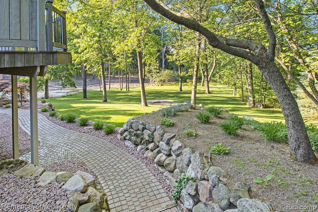 5259 RIVER RIDGE Drive, Brighton, MI 48116 — Photo 7