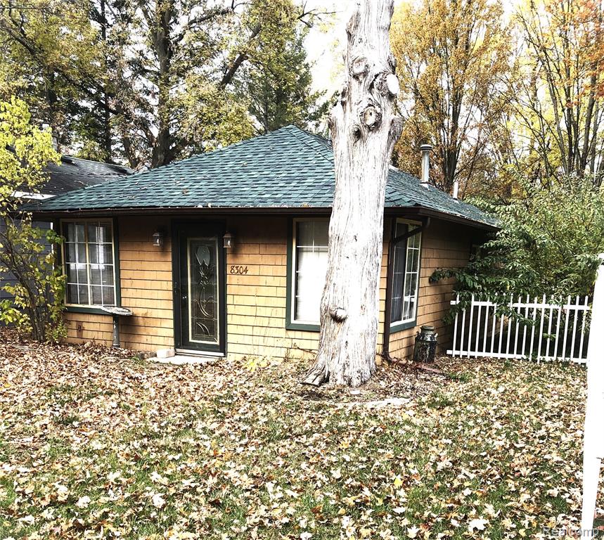 8304 Arlis Street, Commerce Twp, MI 48382 — Photo 2