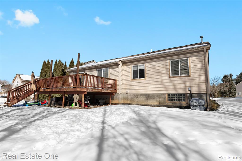 6581 WEDGEWOOD Court, Waterford, MI 48327 — Photo 24