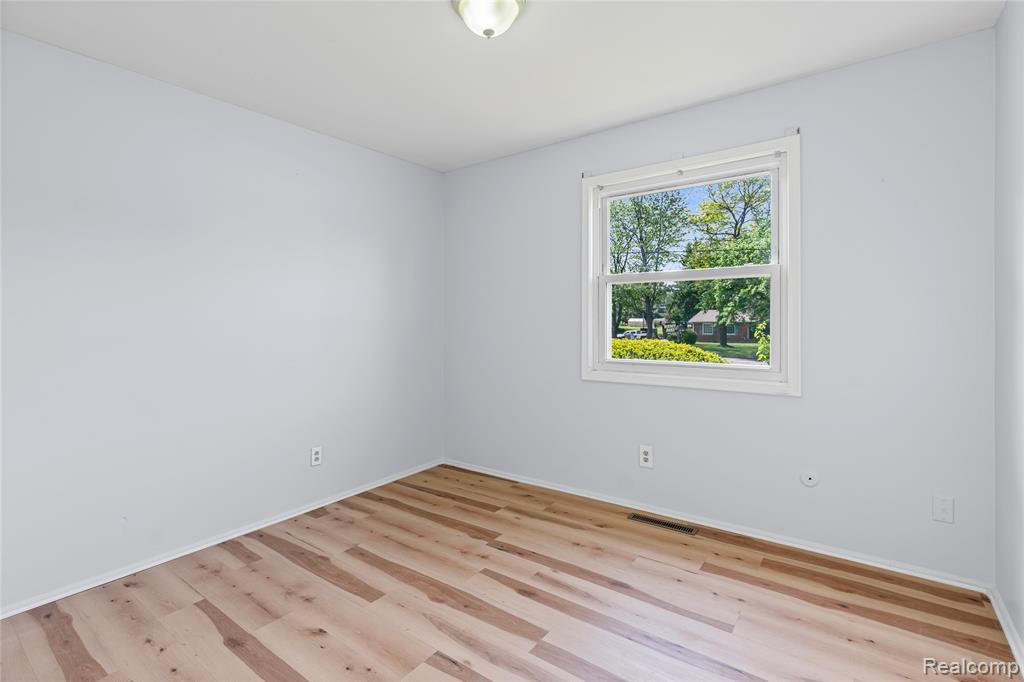 4064 Sheraton Drive, Flint, MI 48532 — Photo 26