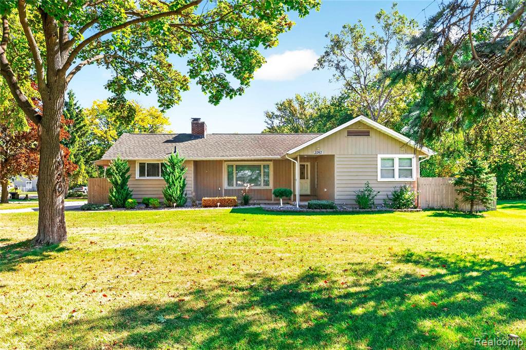 21263 Meridian Road, Grosse Ile, MI 48138