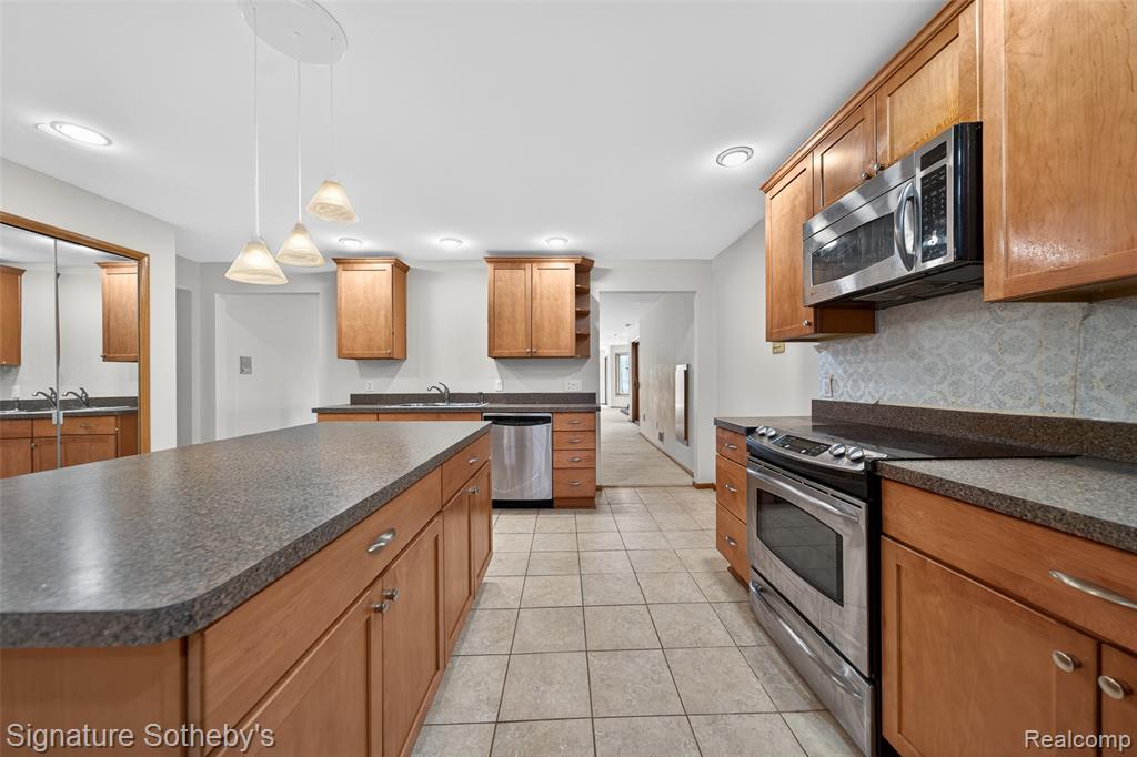 2131 Birchwood Way, Bloomfield Hills, MI 48302 — Photo 46