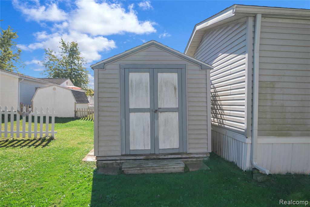 23467 Manor Road North, New Boston, MI 48164 — Photo 22