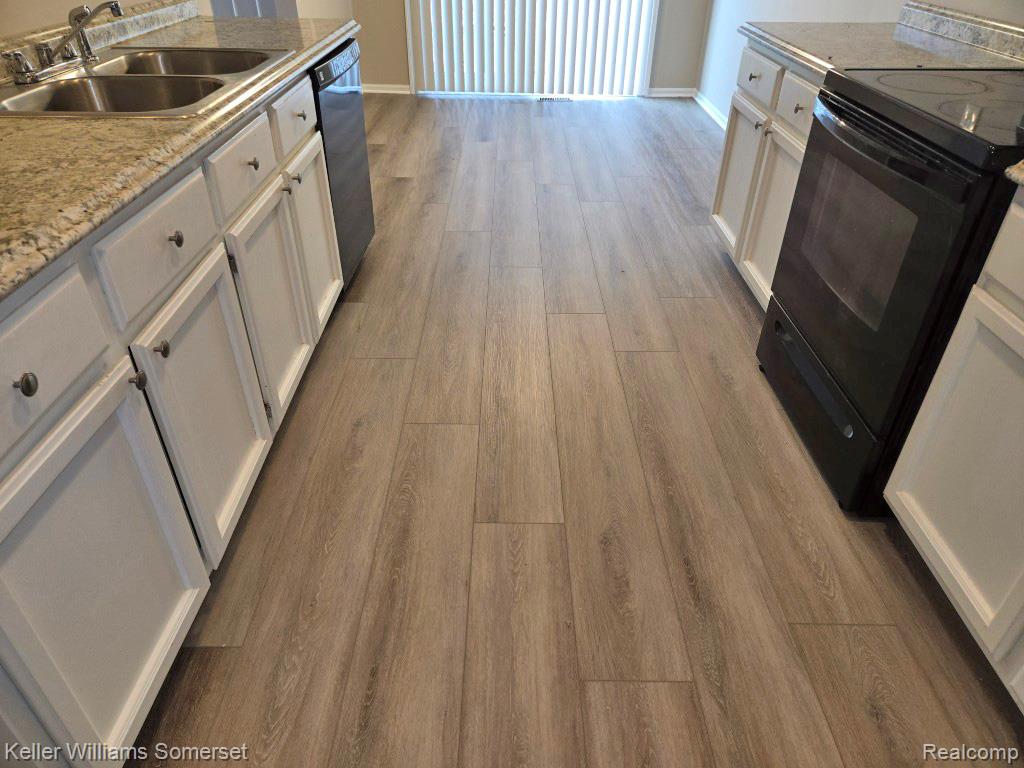 71 Meadow Wood Drive, Rochester Hills, MI 48307 — Photo 17
