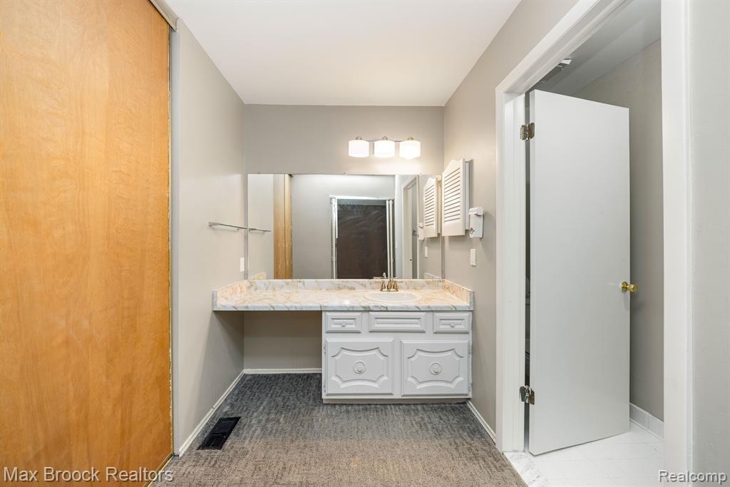 25260 GREENBROOKE #14 Drive, Southfield, MI 48033 — Photo 24