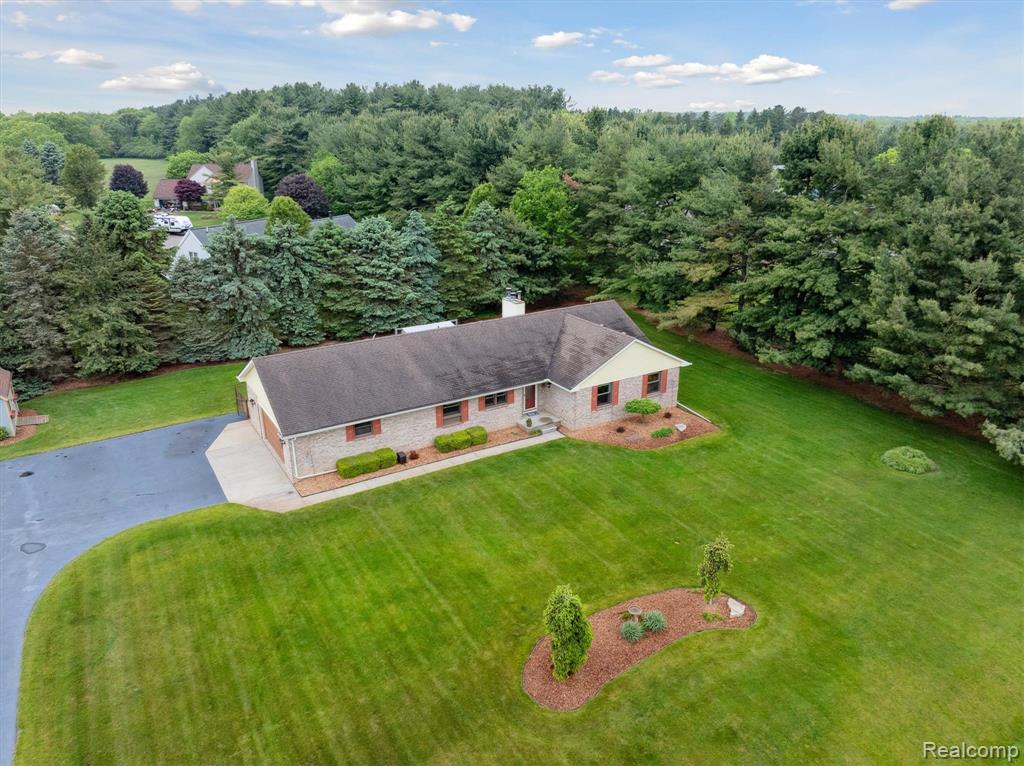 9762 Dickerson Court, South Lyon, MI 48178 — Photo 54