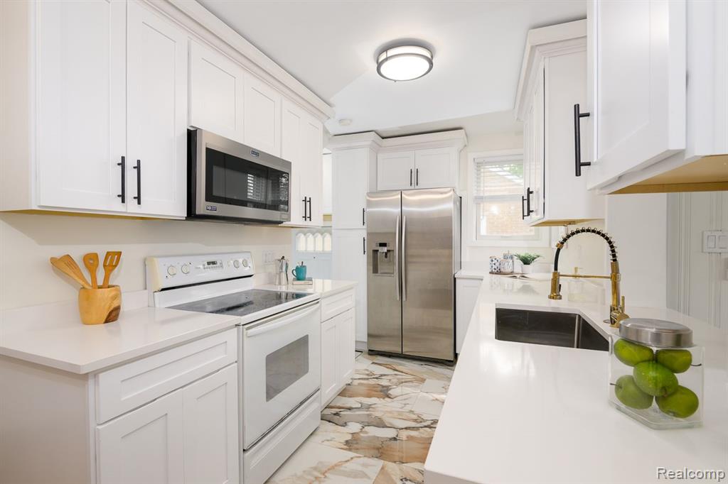 4513 Robinwood Avenue, Royal Oak, MI 48073 — Photo 11
