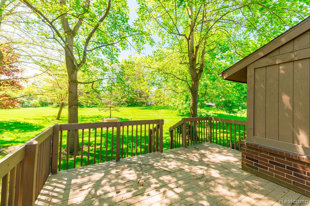 9854 HAWTHORNE GLEN Drive, Grosse Ile, MI 48138 — Photo 28