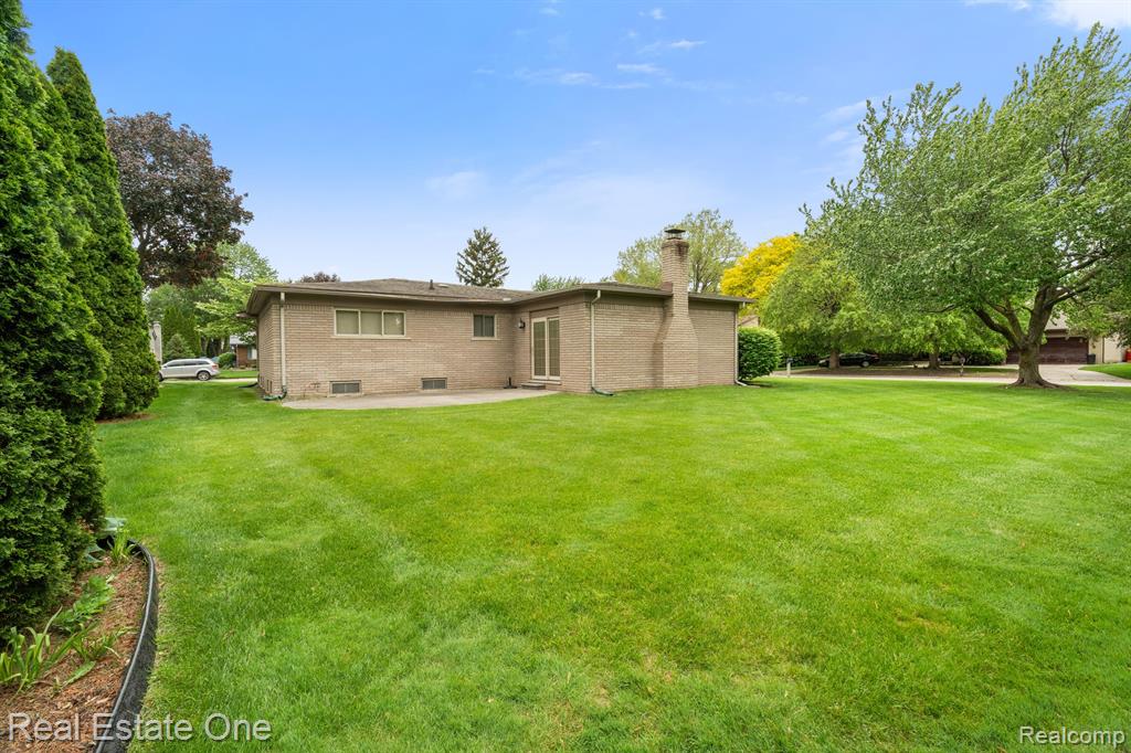 39664 Cadborough Drive, Clinton Twp, MI 48038 — Photo 40