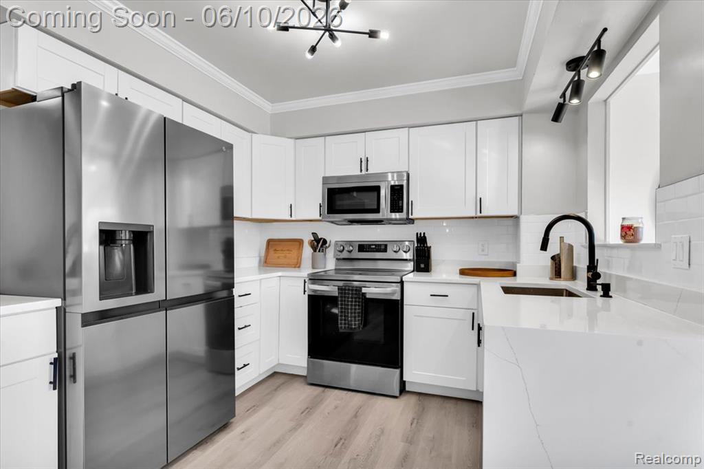 4363 Hunters Circle E, Canton, MI 48188 — Photo 8