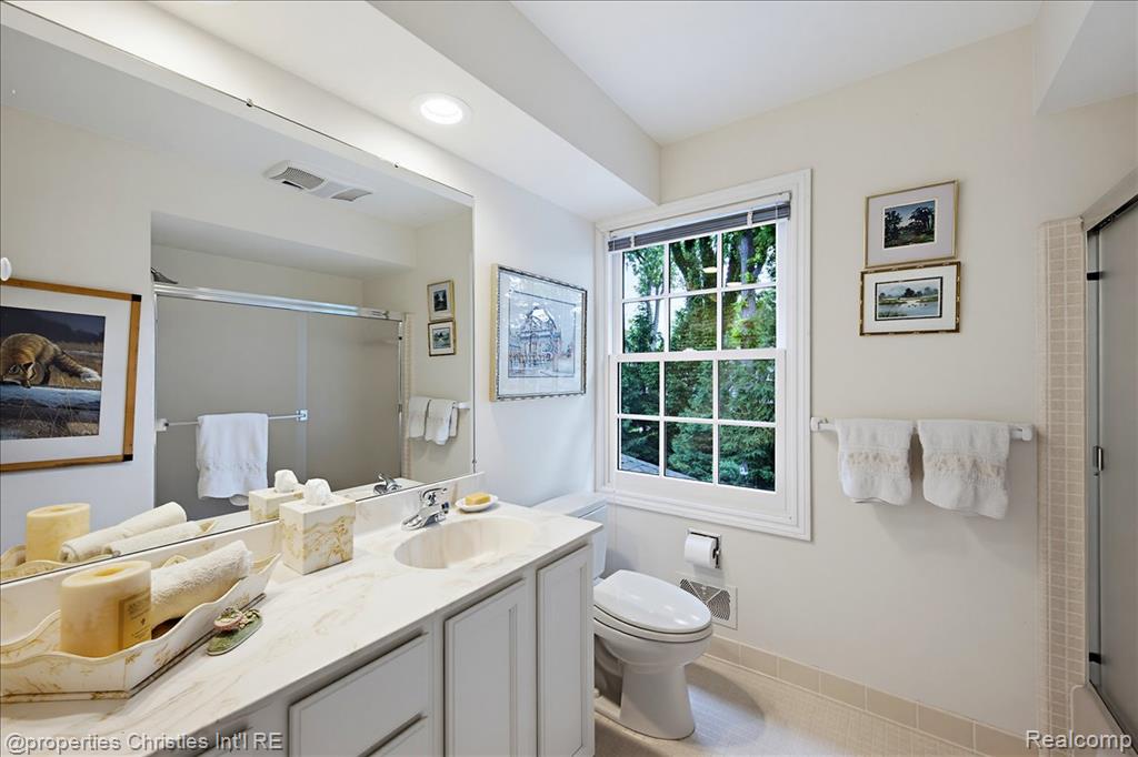 950 E Glengarry Circle, Bloomfield Hills, MI 48301 — Photo 39