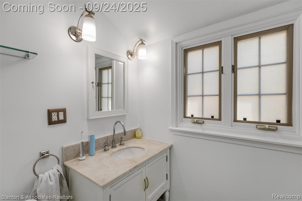 636 Waddington Street, Bloomfield Hills, MI 48301 — Photo 26